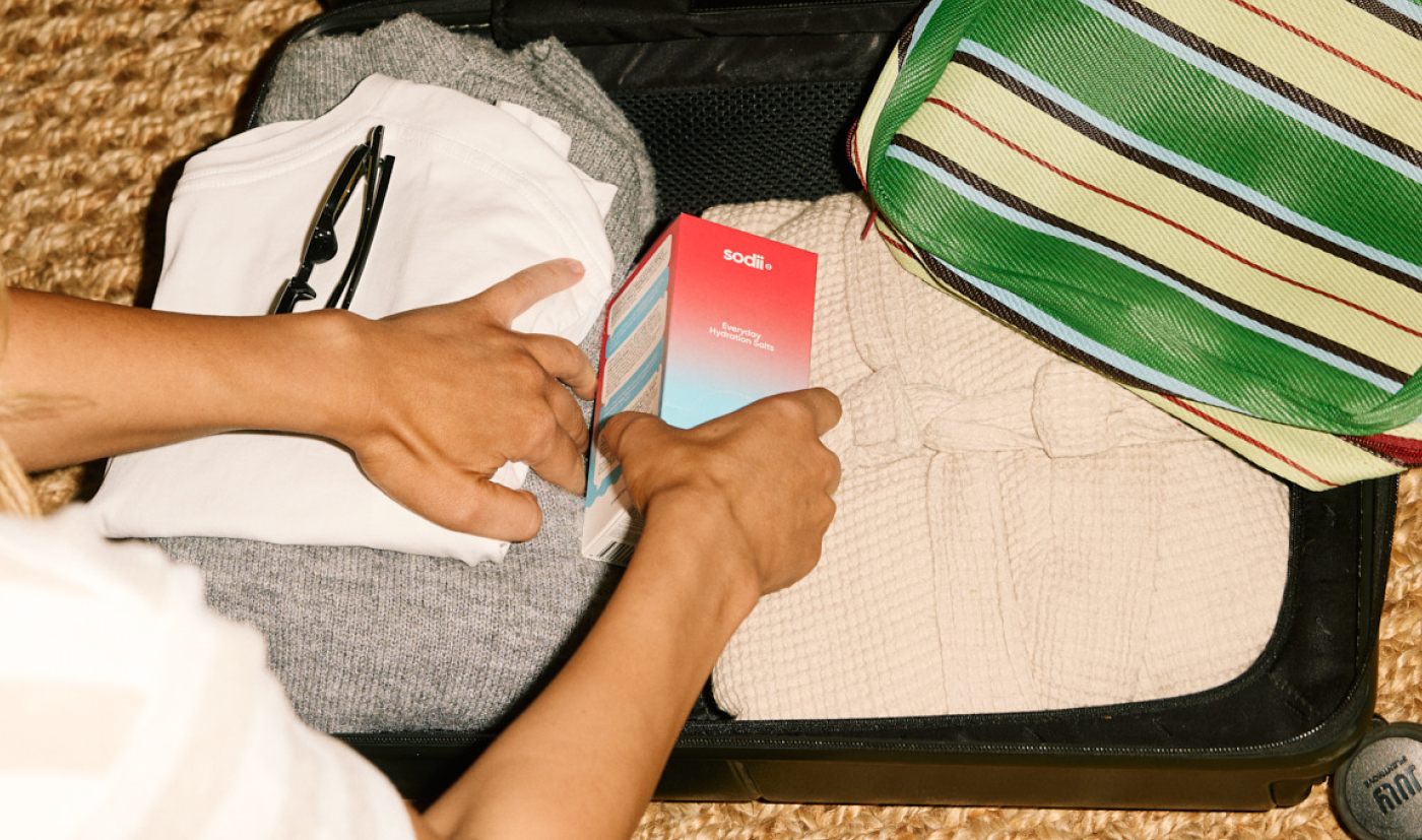 How to stay hydrated while travelling